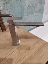 Изображение Змішувач для умивальника Treemme Q30 IT 4B11NF QTZZ Brushed Nickel 